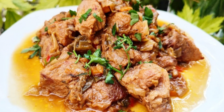 Χοιρινή τηγανιά με πράσο