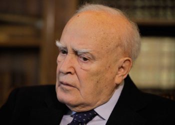 Ο πολιτικός κόσμος «αποχαιρετά» τον Κάρολο Παπούλια
