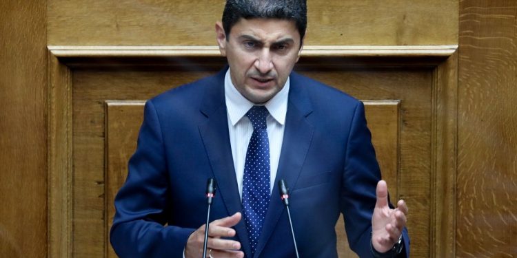 Αυγενάκης: “Λάθος το μέτρο με τα 1.000 άτομα στα γήπεδα”
