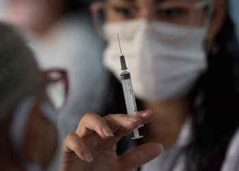 Πρόστιμο σε ανεμβολίαστους άνω των 60: Πώς και πότε βεβαιώνεται