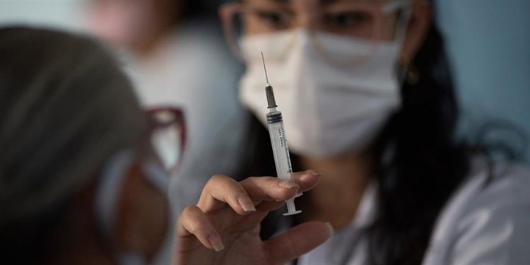 Πρόστιμο σε ανεμβολίαστους άνω των 60: Πώς και πότε βεβαιώνεται