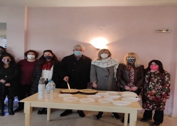 Έκοψαν πρωτοχρονιάτικη πίτα στο υπνωτήριο αστέγων