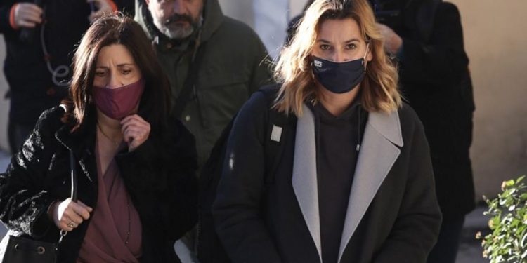 Ελληνικό MeToo: Ξεκινάει η πρώτη δίκη, μάρτυρας η Σοφία Μπεκατώρου