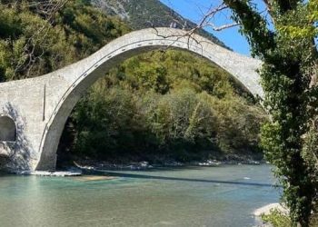 Δεν θα γίνει η τελετή καθαγιασμού των υδάτων στο γεφύρι της Πλάκας