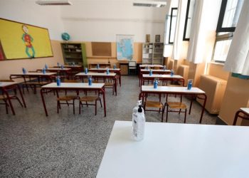 Πάνω από 6.800 εκπαιδευτικοί σε καραντίνα