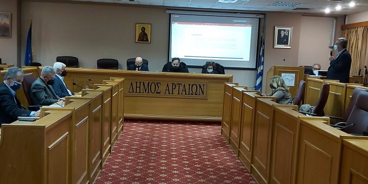 Kοινό μέτωπο κατά της εγκατάστασης πλωτών Φ/Β στη Λίμνη Πουρναρίου