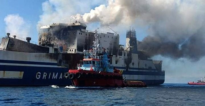 Απεγκλωβίστηκε ο επιβάτης που βρέθηκε ζωντανός στο «Euroferry Olympia»