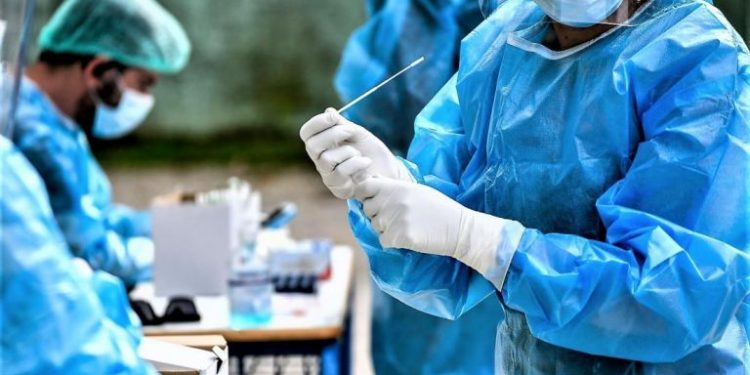 Κορωνοϊός: 21.412 νέα κρούσματα, 779 στην Ήπειρο, 452 στην ΠΕ Ιωαννίνων