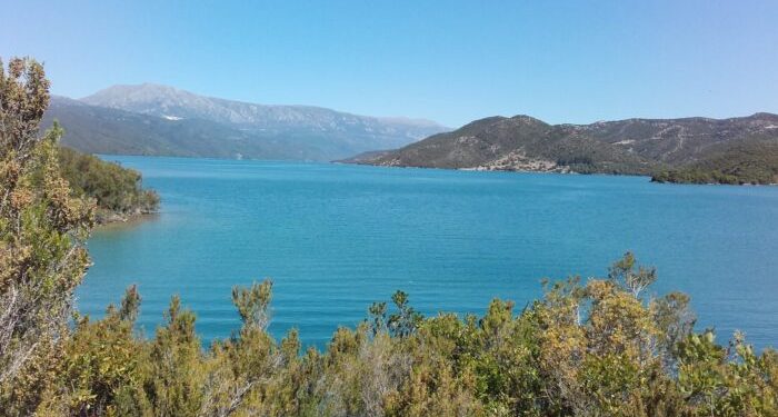 Όχι σε φωτοβολταϊκά στη λίμνη Πουρναρίου και από το Δήμο Νικολάου Σκουφά