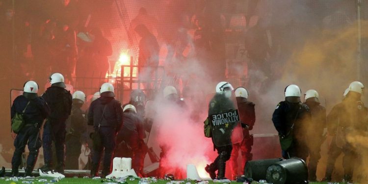 Οπαδική βία: Tα 5 μέτρα που ανακοίνωσε η κυβέρνηση – Έρχεται ν/σ