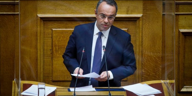 Σταϊκούρας: Ανοικτό το ενδεχόμενο μείωσης του ΦΠΑ στα τρόφιμα