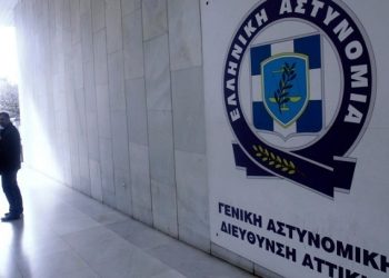 Στη ΓΑΔΑ η μητέρα των τριών παιδιών από την Πάτρα – Κατηγορείται για ανθρωποκτονία από πρόθεση
