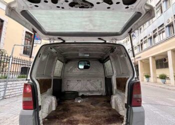 17 ΜΕΤΑΝΑΣΤΕΣ