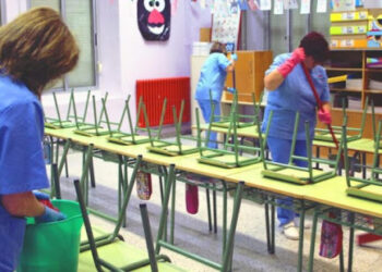 sxolikes-katharistries