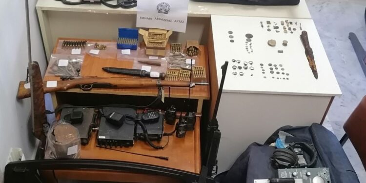 ΠΕΡΙ ΑΡΧΑΙΟΤΗΤΩΝ ΑΡΤΑ