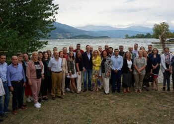 enotita_politon-topika