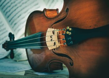 paizontas-me-tis-xordes-1280