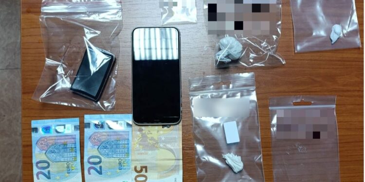 Συνελήφθησαν 3 ημεδαποί στα Ιωάννινα για υπόθεση ναρκωτικών