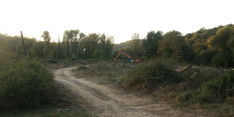 Πλήρης η εγκατάλειψη του Πάρκου της Αγρότισσας