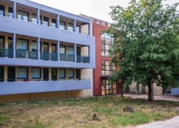 ESTIES_PANEPISTHMIOYPOLHS-ioann