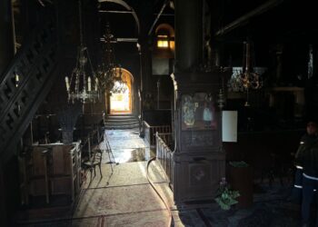 Εκτεταμένες ζημιές από φωτιά στον Ιερό Μητροπολιτικό Ναό Ιωαννίνων