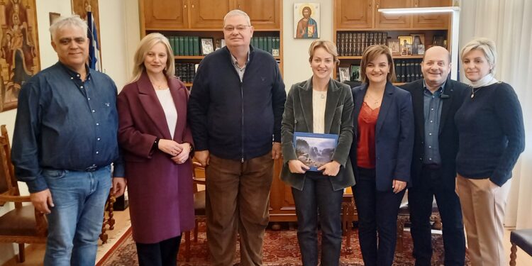 Συνάντηση Περιφερειάρχη και Υφυπουργού Αλεξάνδρας Σδούκου