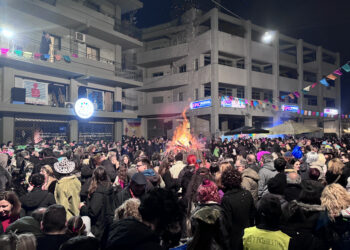 Πλήθος κόσμου σε Καρναβάλι και τζαμάλες