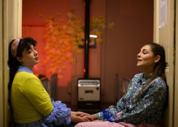 Τελευταίες παραστάσεις για το “Τίτα – Λου” από τους Μπαγαμπόντο