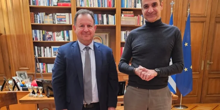 Με τον πρωθυπουργό συναντήθηκε ο Βασίλης Γιόγιακας