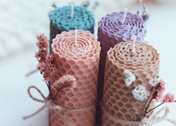 Τα παιδιά φτιάχνουν τη λαμπάδα τους στο Μουσείο Αργυροτεχνίας