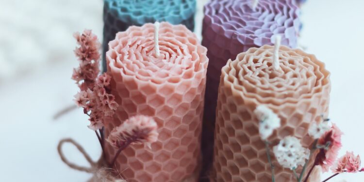 Τα παιδιά φτιάχνουν τη λαμπάδα τους στο Μουσείο Αργυροτεχνίας