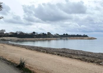 Ένταση για την αποκατάσταση της παραλίας Μονολιθίου μετά το έργο του ποδηλατόδρομου