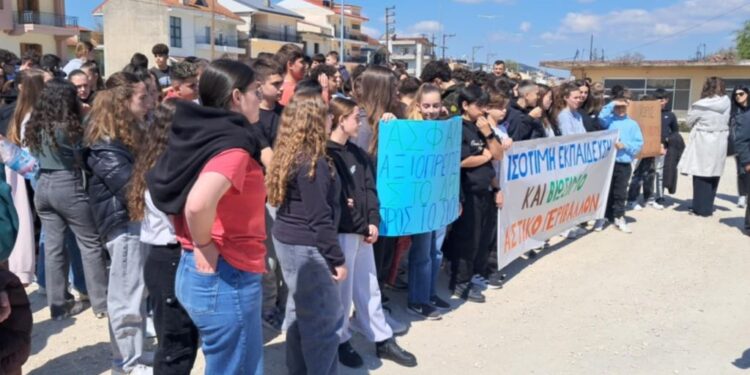 2ο ΓΥΜΝΑΣΙΟ ΑΝΑΤΟΛΗΣ: Διαμαρτυρία για την πρόσβαση, κατανοεί ο δήμος, θα δημοπρατηθεί η ασφαλτόστρωση