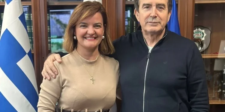 Αστυνόμευση στα σύνορα, νέο μέγαρο και φυλακές στη συνάντηση της Μ. Κεφάλα με τον Μ. Χρυσοχοΐδη