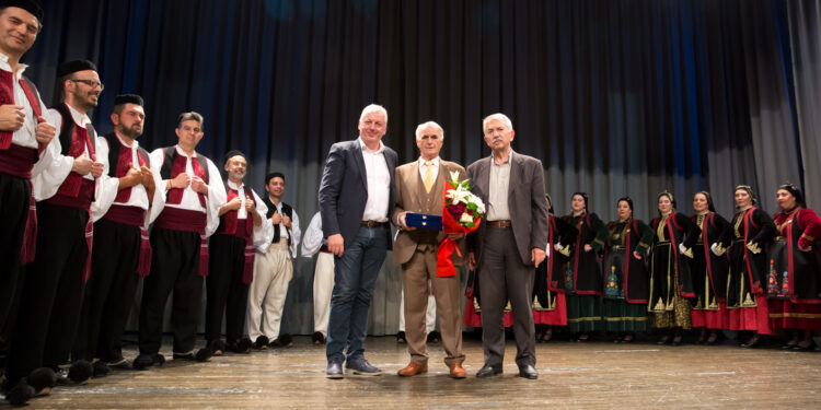 Τίμησαν τον Σάββα Σιάτρα για την προσφορά στο Ηπειρώτικο δημοτικό τραγούδι