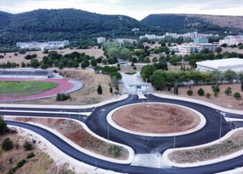 Σκληρή κριτική για τους κόμβους της Νιάρχου