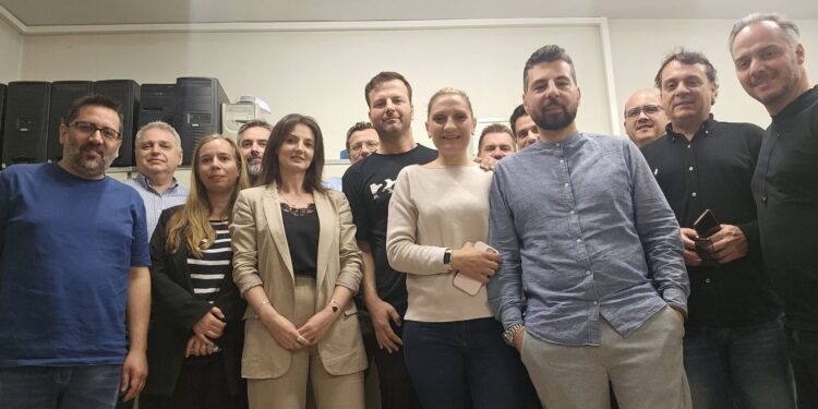 Στηρίζει τη διατήρηση των περιφερειακών Δ.Ο.Υ.