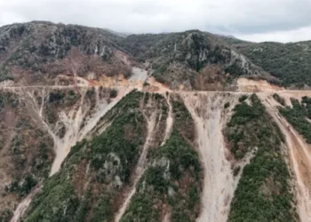 Δεν πέφτουν υλικά στον Άραχθο…