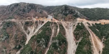 Δεν πέφτουν υλικά στον Άραχθο…