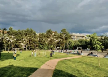 Δυσαρέσκεια για τις κλειστές σχολικές αυλές
