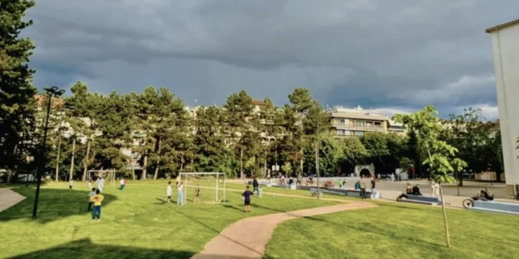 Δυσαρέσκεια για τις κλειστές σχολικές αυλές