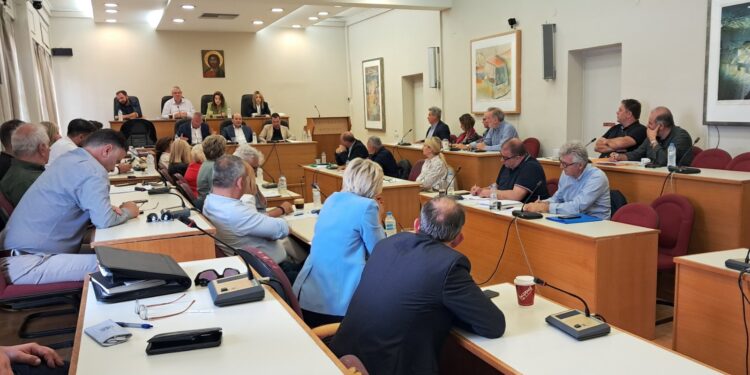 Μπαράζ συνεδριάσεων την Τρίτη στην Περιφέρεια