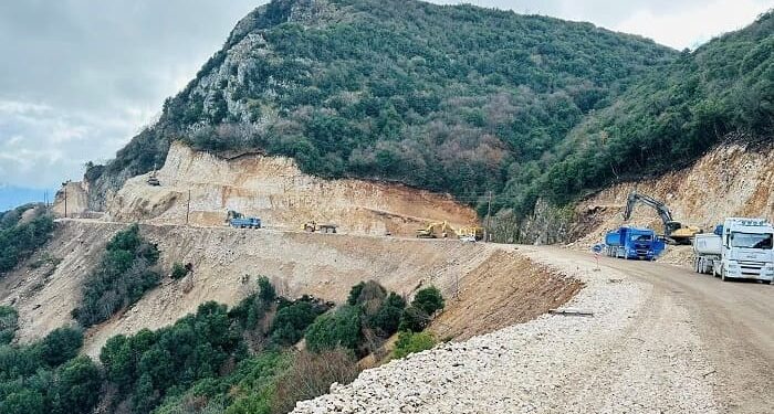 Αλ. Καχριμάνης: “Αφήστε μας να τελειώσουμε το έργο”