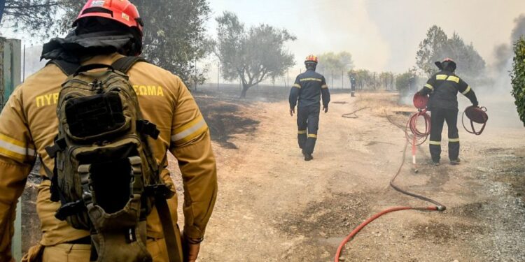 Να αναγνωριστεί ως ανθυγιεινό το επάγγελμα του Πυροσβέστη ζητούν με ερώτηση βουλευτές του ΣΥΡΙΖΑ