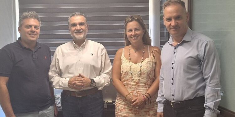 Προβλήματα και αιτήματα τουριστικής ανάπτυξης συζήτησαν οι ξενοδόχοι με τον Γ. Τσίμαρη