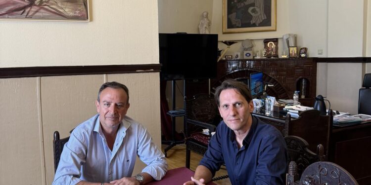 Συμμαχία  Δήμου-μεσιτών ενάντια στα  “ενοικιάζεται”σε κολώνες και δένδρα