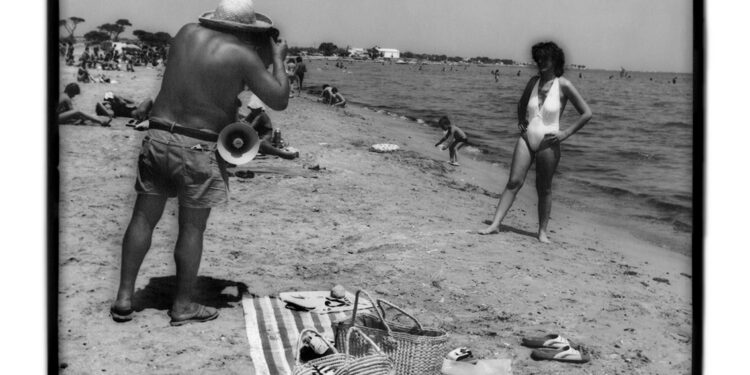 “Στην Παραλία”, έκθεση του Γιώργου Δεπόλλα στο Photometria 2025