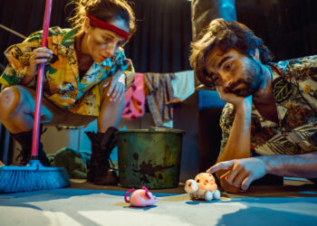 «Ο Ροβινσώνας και ο Κρούσος» στη Σκηνή 125  της “Θεατρικής Συμπαιγνίας”