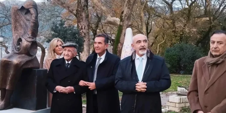 Μια ημερίδα κι ένα γλυπτό για τη μητρότητα και το δημογραφικό πρόβλημα