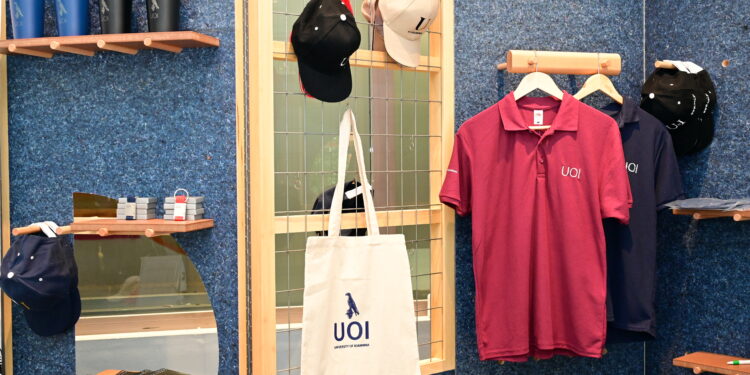 Φυσικό και ηλεκτρονικό κατάστημα αναμνηστικών ειδών στο Πανεπιστήμιο